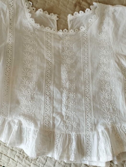 Короткая кофточка белая хлопковая