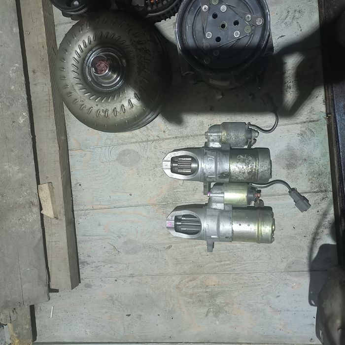 Запчасти на  авто Nissan