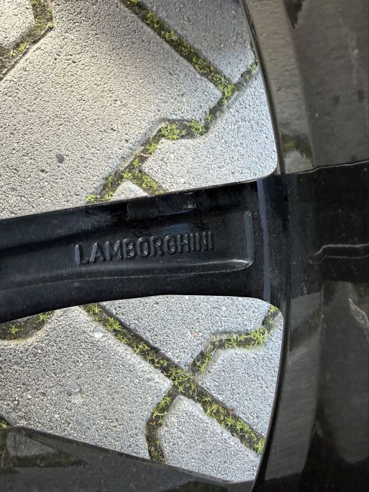 Оригинални джанти с гуми 23" цола за LAMBORGHINI URUS