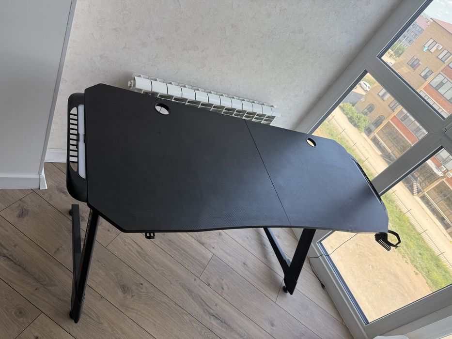 Компьютерный стол XRocker Jaguar Esports RGB