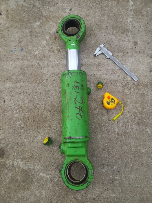 cilindru hidraulic John Deere