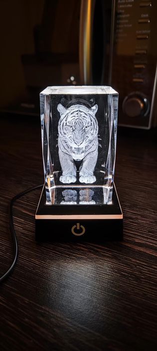 3D кристална нощна лампа  с гравирана фигурка