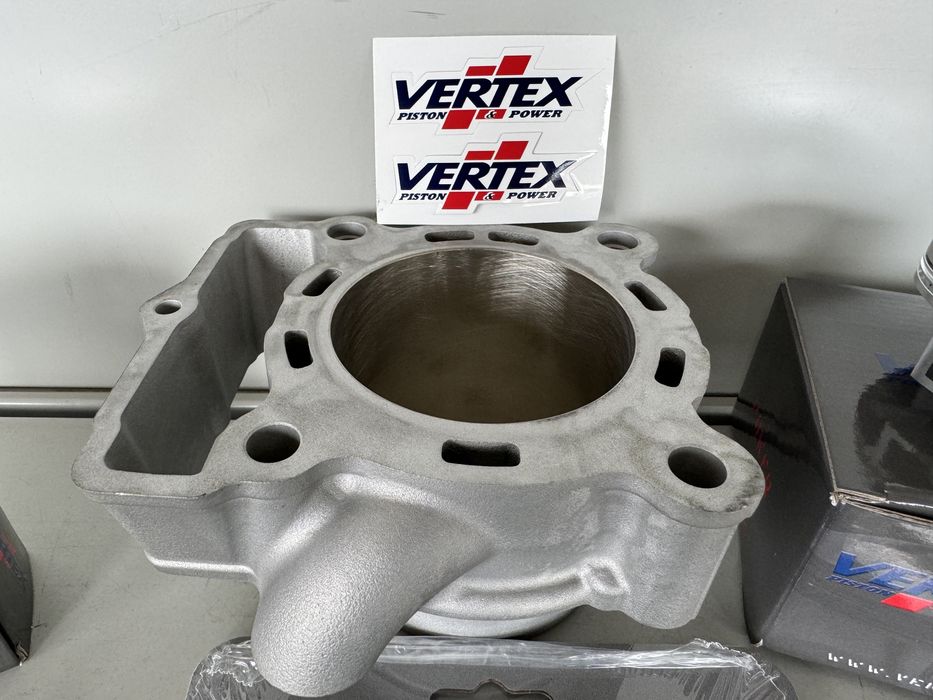 НОВ Комплект Цилиндър Бутало Клапани Гарнитури KTM SX-F 250 2013/2015