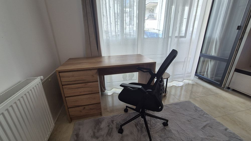 Vând birou 120cm x 60cm + scaun