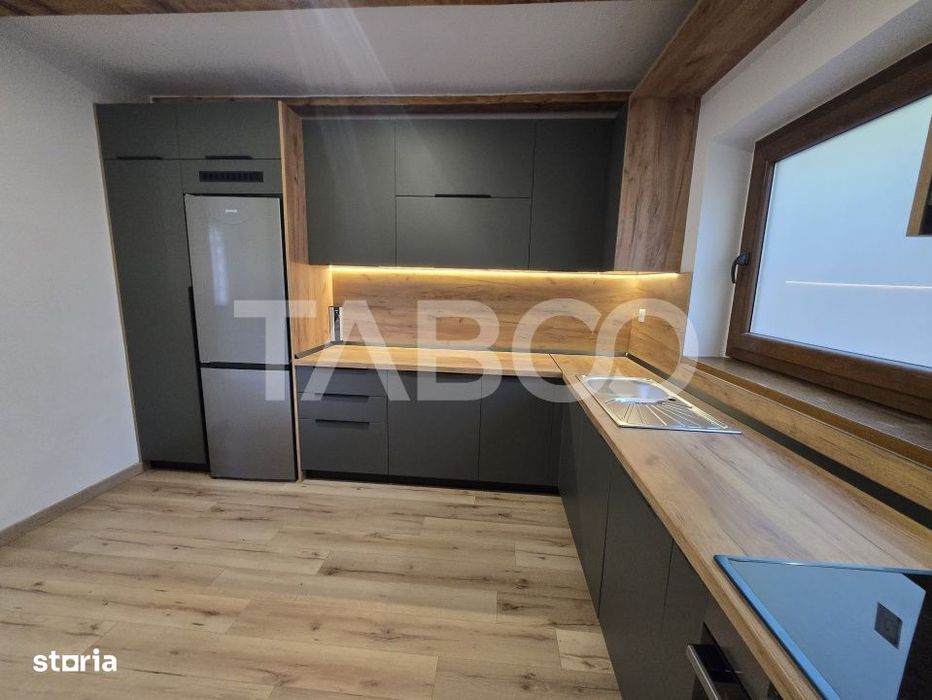 Casa de vacanta noua de vanzare 278 mp curte 855mp Valea Avrigului