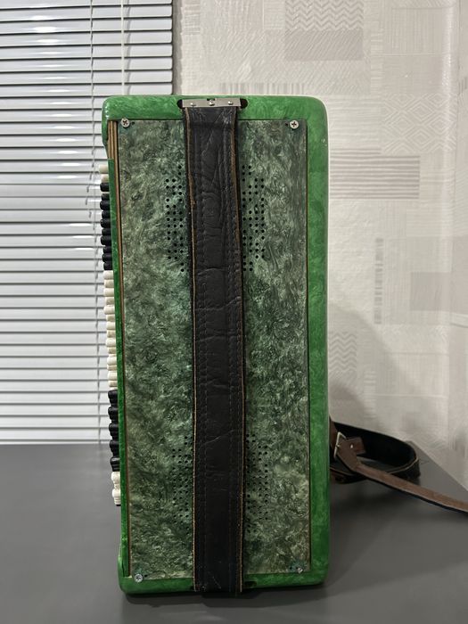 Продам баян «Мелодия»