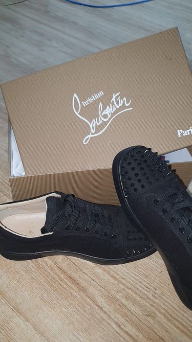 Adidasi Louboutin, prețul este negociabil.