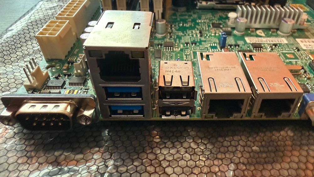 Kit server Supermicro X10SLH-F + 16GB DDR3 ECC + CPU pentru test