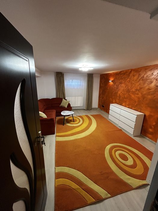 Inchiriez apartament 74 mp