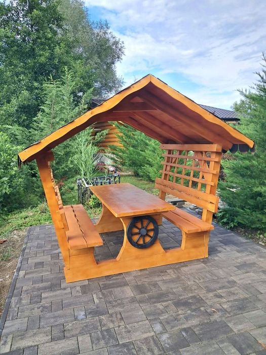 Foisor si mese rustice