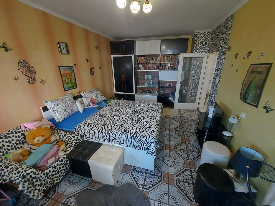 Продава се Тристаен апартамент в Търговище, Запад 2 - 90 кв.м за 992 €/кв.м - Снимка #9