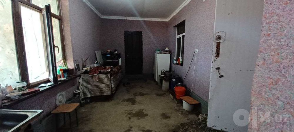DACHA sotiladi srochniga 1gektar bog'i ham bor Aurumda joylashgan.
