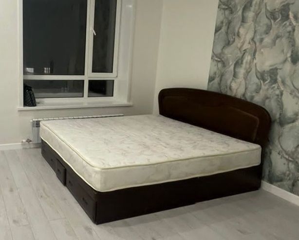 Продам кровать  с матрасом