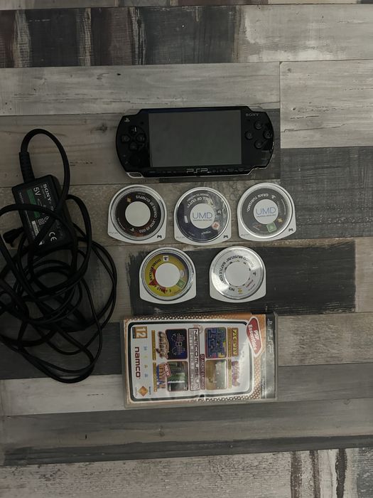 Psp 2004 с игри и зарядно