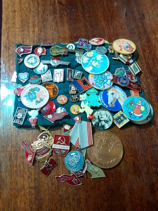 Советские значки.