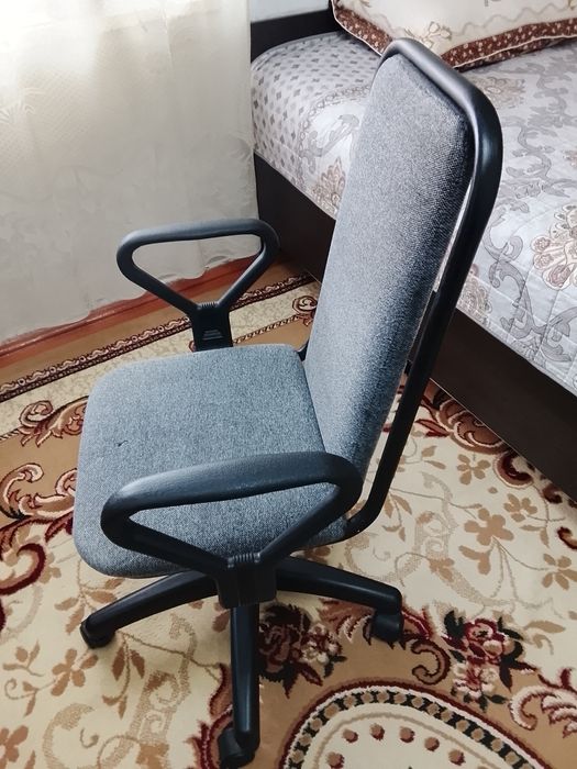 Кресло офисное..