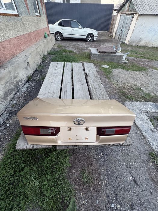 Капот от камри 40