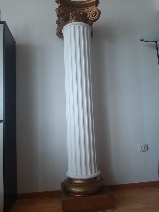 Coloana decorativă de interior