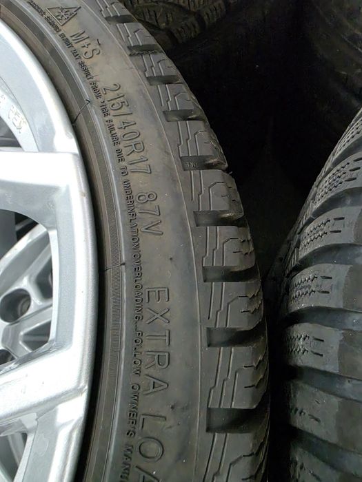 4 бр зимни 215/40/17 Nokian 23г