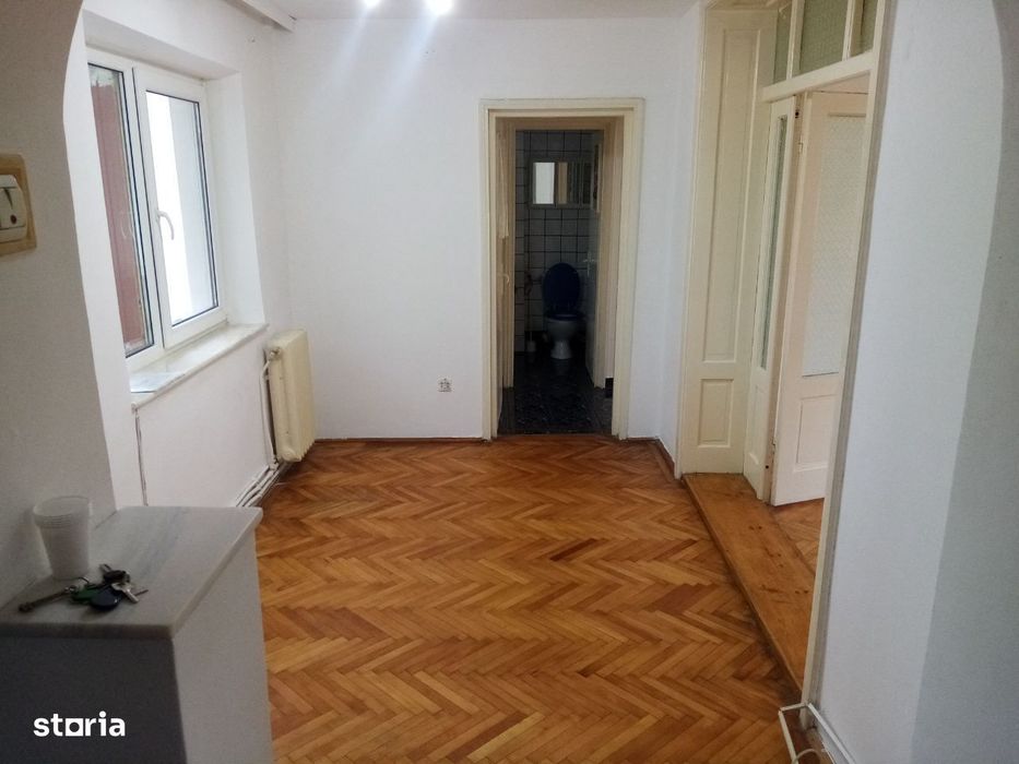 Apartament 4 camere decomandat,Simeria- zonă centrală
