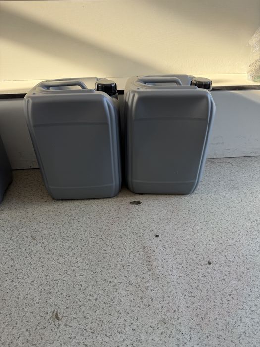 Kanistr sotiladi 10.000 sum