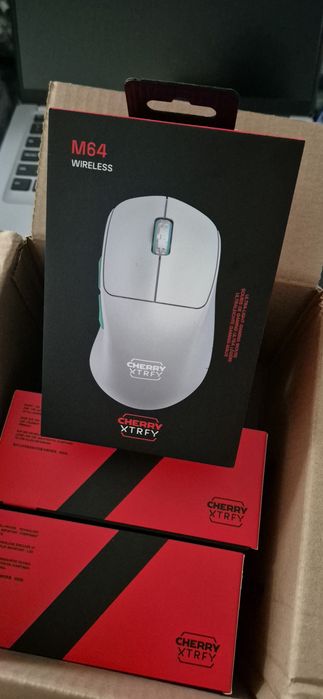 Mouse gaming wireless Cherry Xtrfy M64