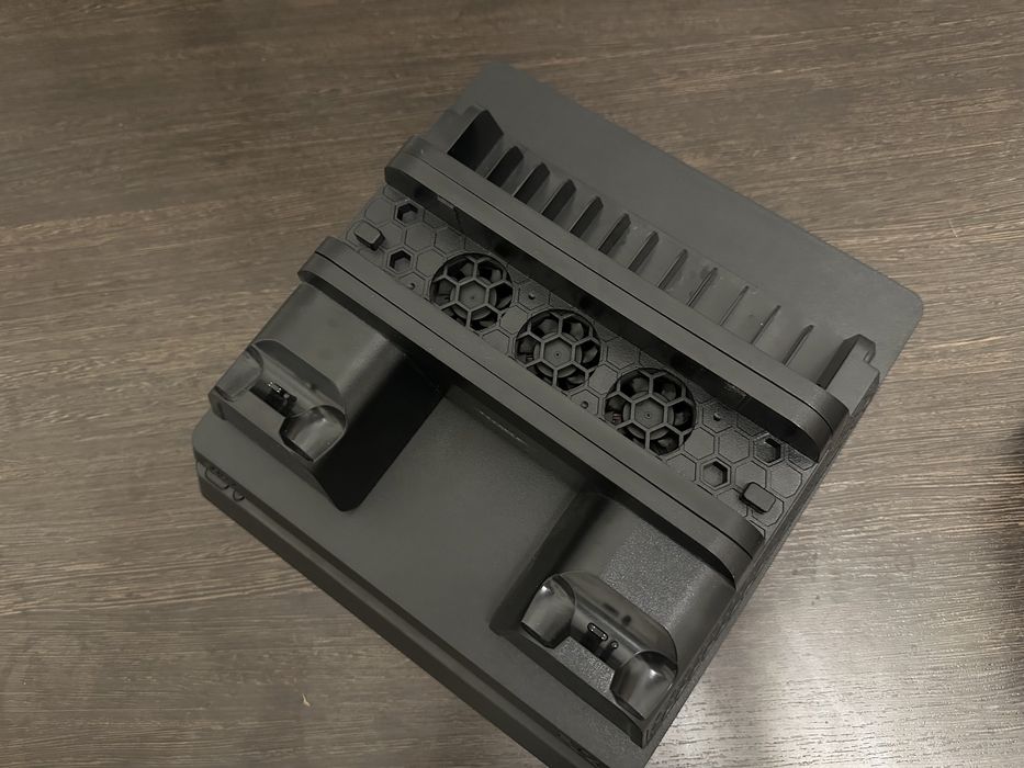 Playstation 4 slim 1 TB в идеале