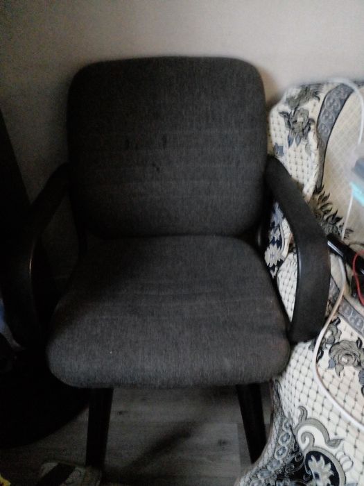 Два стула отдаю вместе за 4000 вместе