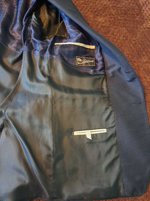 Мъжки костюм( сако,панталон, риза и вратовръзка)