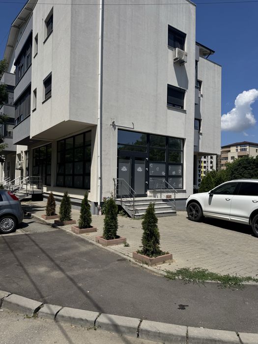 Inchiriez spatiu comercial 90mp