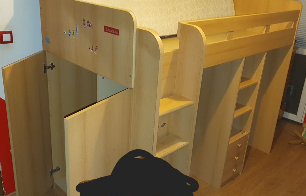 Детско легло със стълба