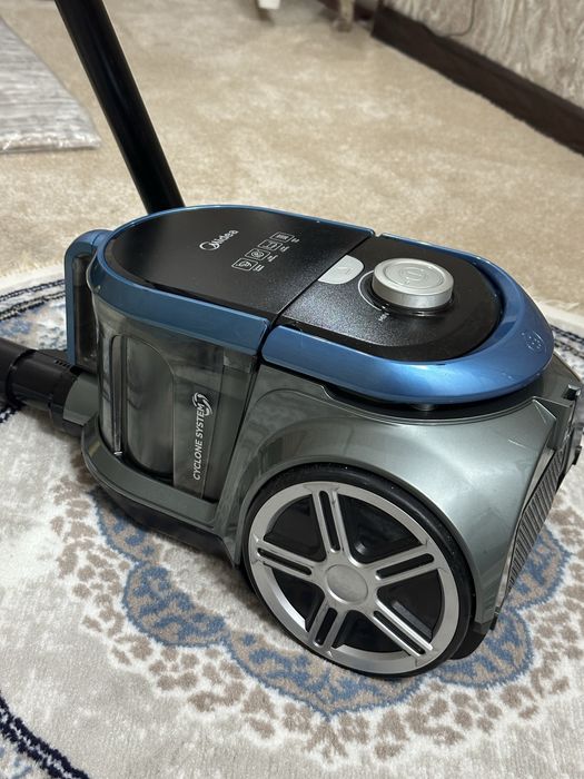 Пылесос Midea в отличном состоянии plisos