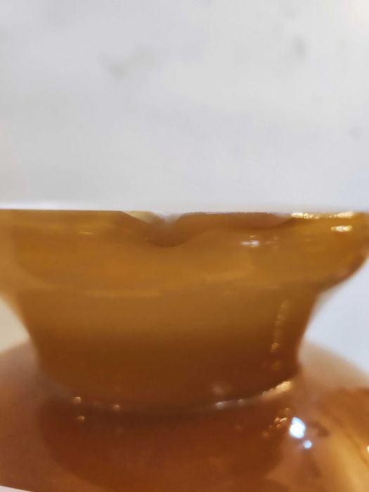 Ретро месингова настолна лампа с кехлибарен абажур