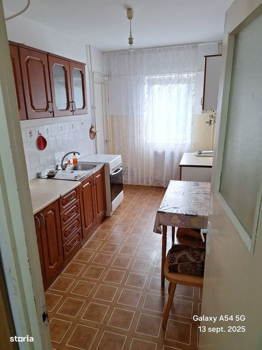Fagaras,vand ap.3 camere etaj 1