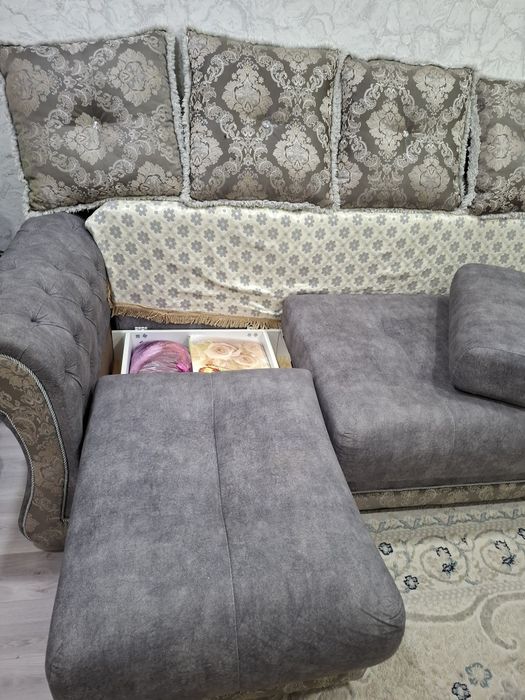 Продам диван 3.8