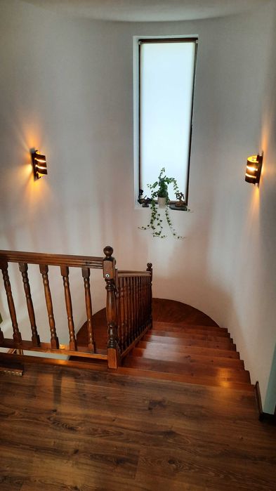 Casă spațioasă, teren intravilan 1514 mp, zonă centrală și liniștită