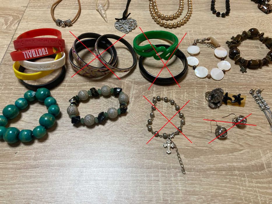 Бижута гривни, обици и др.