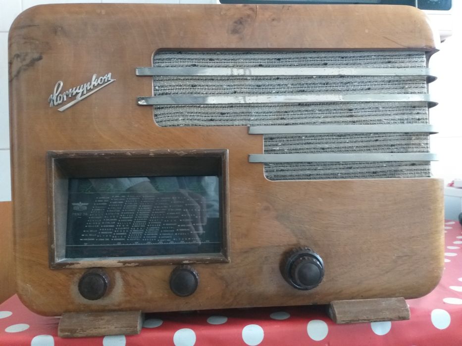 Aparat de radio cu lampi, antebelic