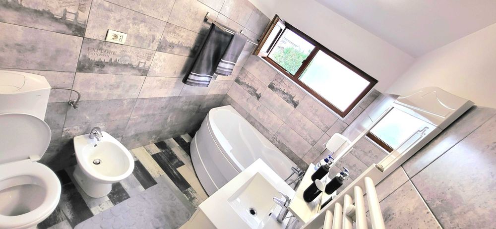 Apartament semidecomandat in regim hotelier