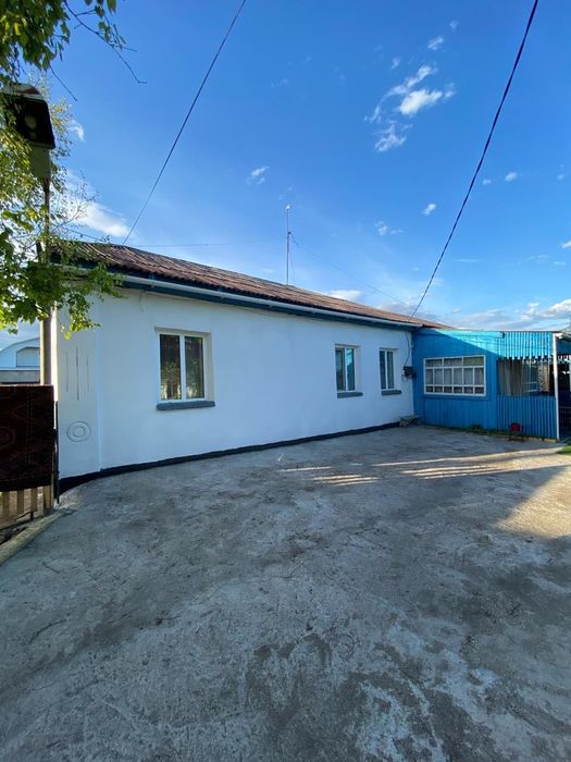 частный полублагоустроенный дом