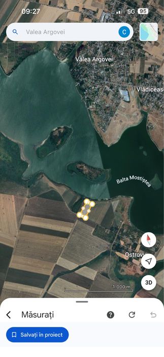 Teren pe malul lacului Mostistea