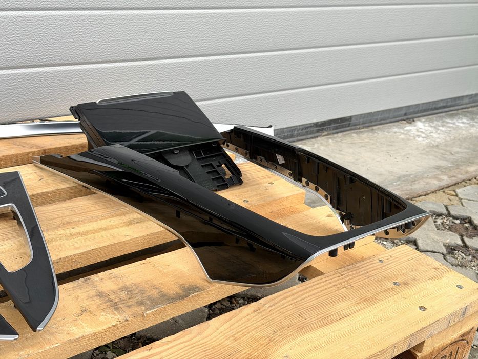 Комплект лайсни Черен Пиано лак AUDI A6 C7 4G ДЕСЕН ВОЛАН