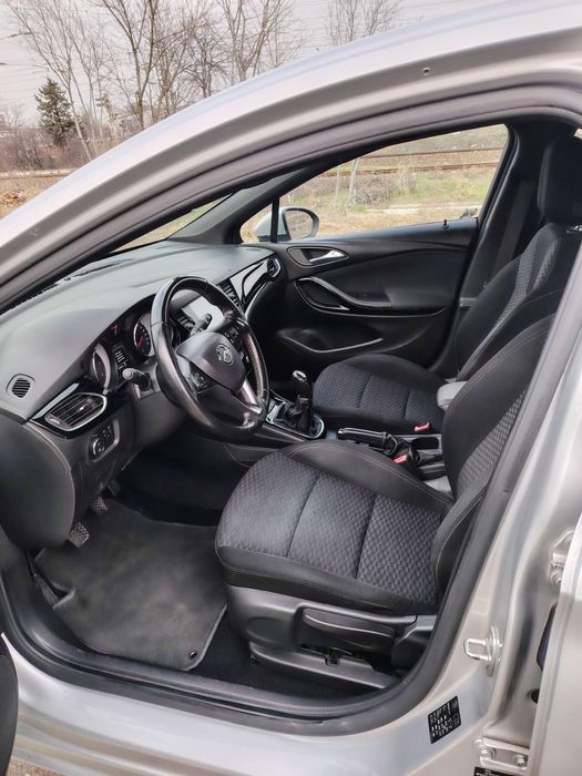 Топ състояние Опел Астра 1.6CDTI