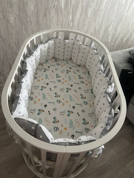 Детская кровать находится на кшт