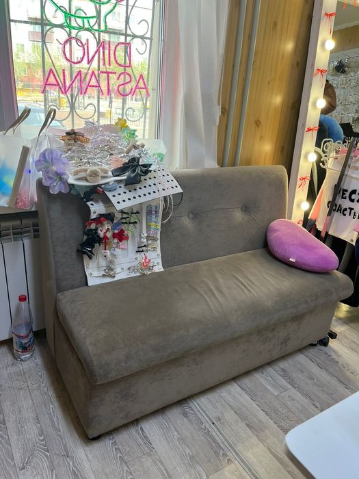 Продам витрину, шкаф, кассовый столик