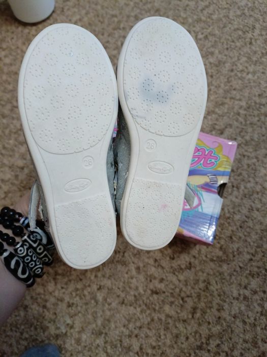 Продам детские туфли на девочку