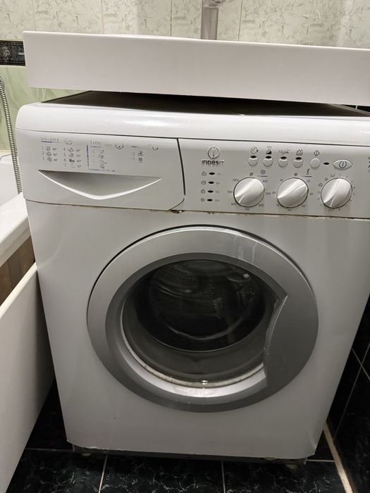 Стиральная машина марки Индезит