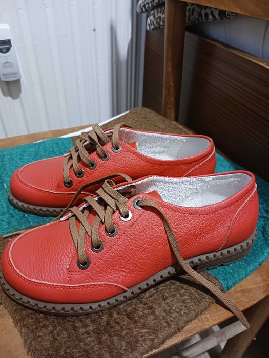 Нови обувки, естествена кожа.