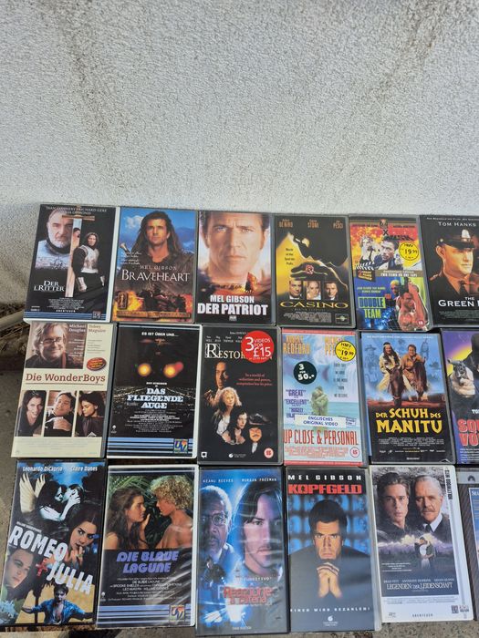Vând 54 casete video VHS 80-120 minute, originale filme Razboi