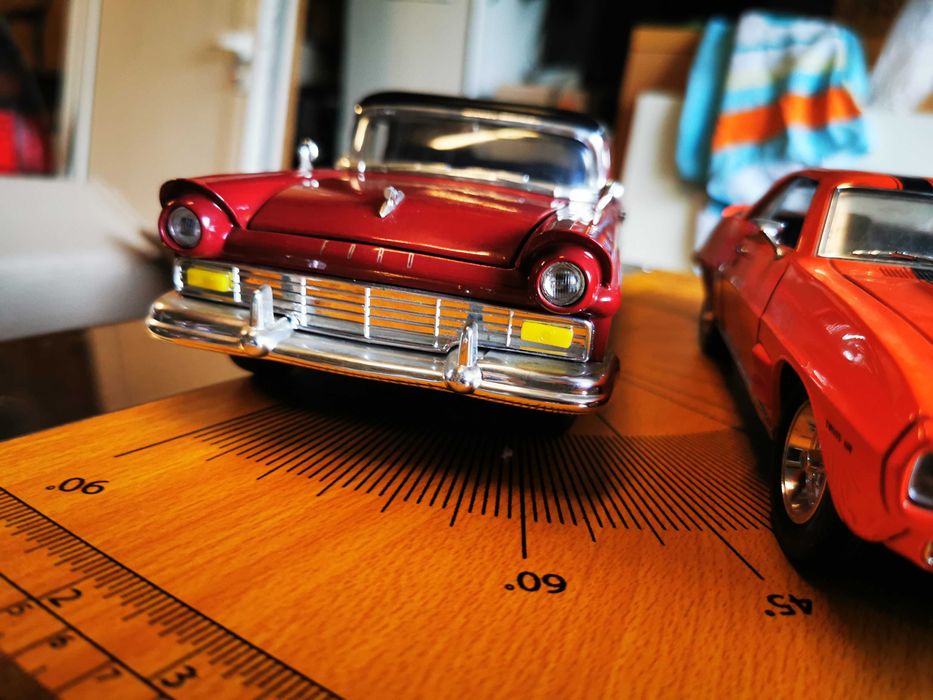 Модели на колички 1:18 мащаб